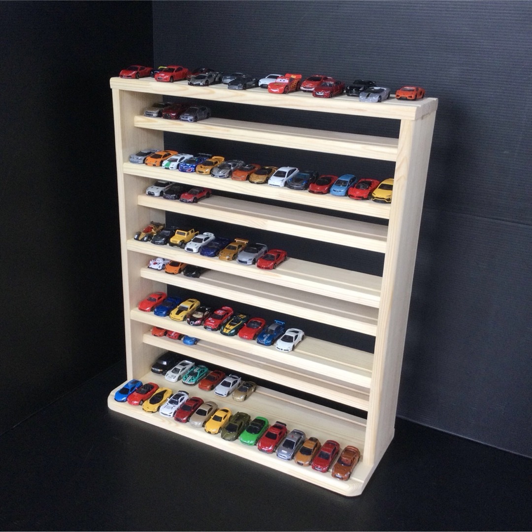 トミカ収納棚9段 140台収納 木製 (新品)の通販 by 大人の少年's トミカ収納棚9段 140台収納 木製 (新品)の通販 by 大人の少年's