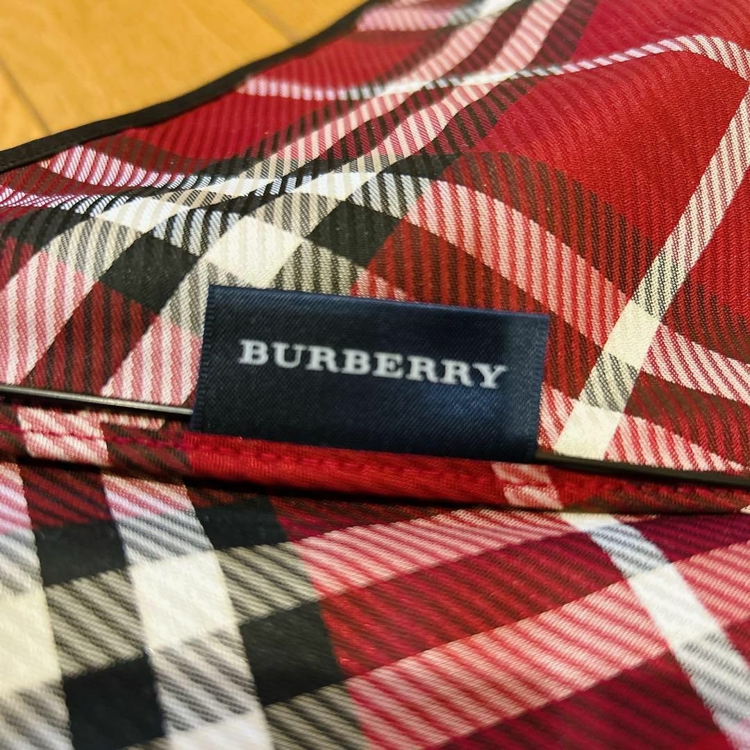 BURBERRY(バーバリー)のBURBERRY バーバリー 雨傘 折りたたみ傘 赤 可愛い  チェック レディースのファッション小物(傘)の商品写真