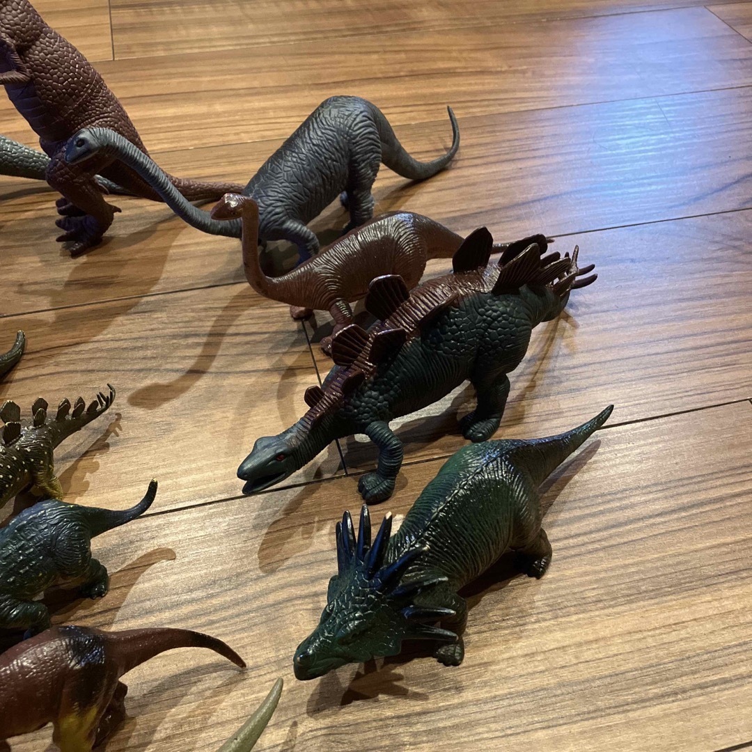 恐竜　フィギュア　12体 ハンドメイドのおもちゃ(フィギュア)の商品写真