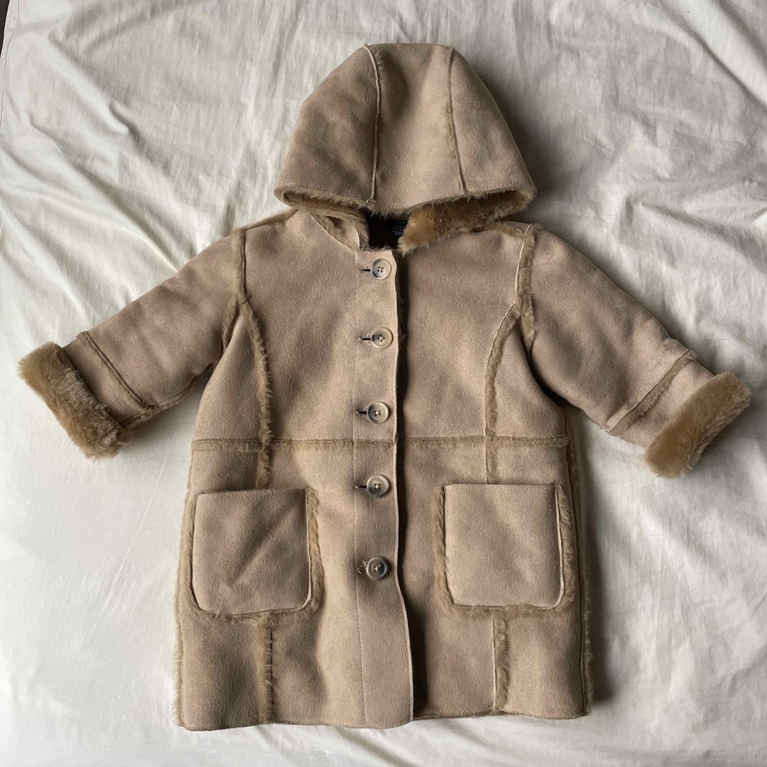 babyGAP(ベビーギャップ)のbabyGAP フェイク　ムートン　コート キッズ/ベビー/マタニティのキッズ服女の子用(90cm~)(コート)の商品写真