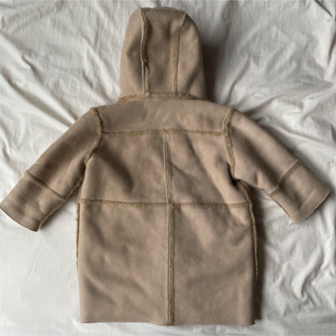 babyGAP(ベビーギャップ)のbabyGAP フェイク　ムートン　コート キッズ/ベビー/マタニティのキッズ服女の子用(90cm~)(コート)の商品写真