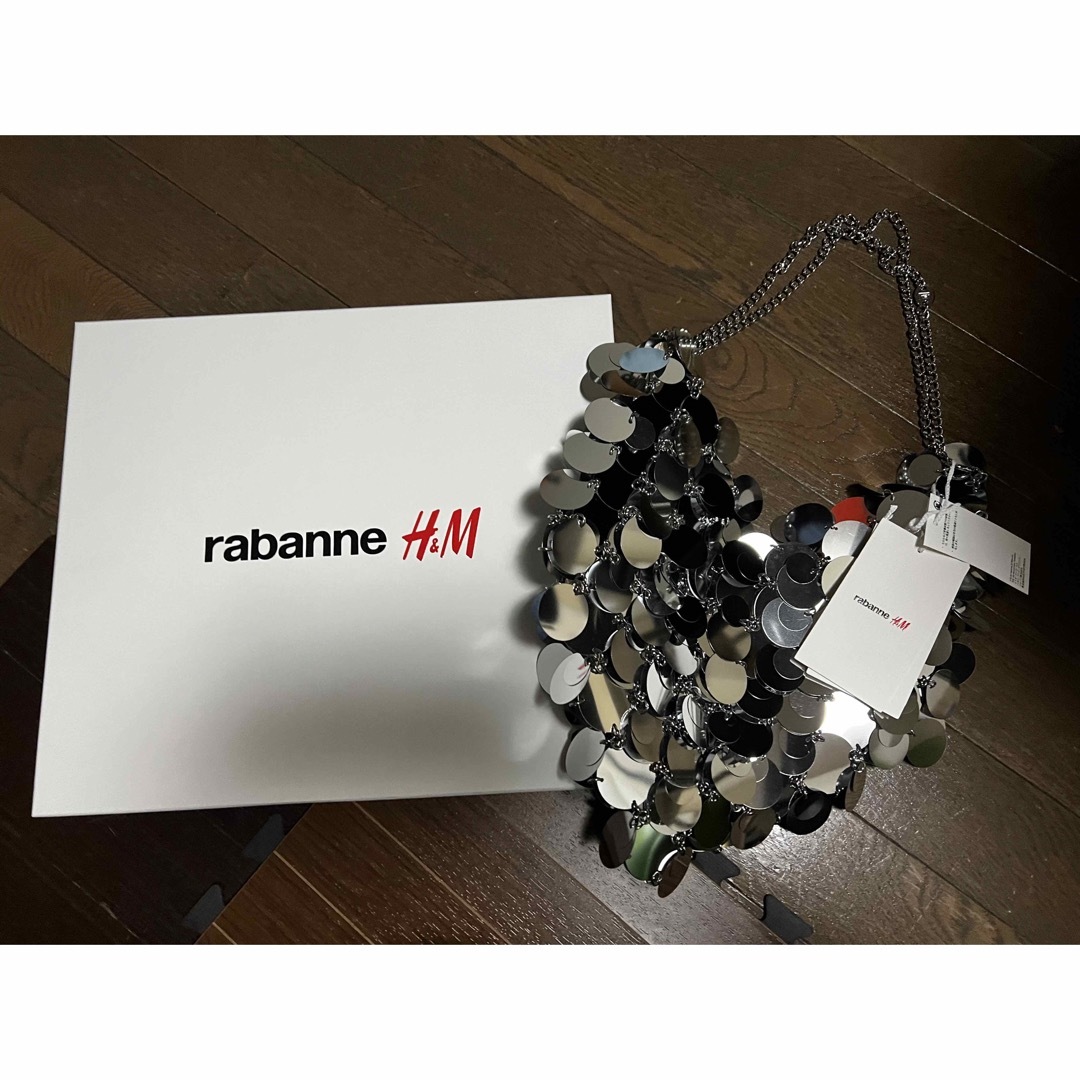 paco rabanne(パコラバンヌ)のH&M rabanne コラボバッグ　シルバー レディースのバッグ(ショルダーバッグ)の商品写真