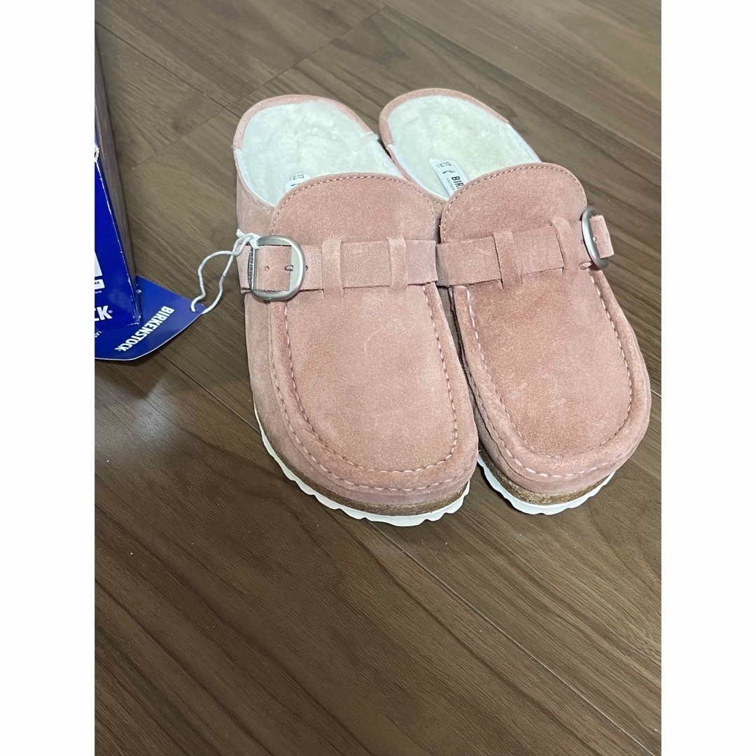 BIRKENSTOCK(ビルケンシュトック)の新品★ ビルケンシュトック　BUCKLEY SHEARLINGサンダル24㎝ レディースの靴/シューズ(サンダル)の商品写真