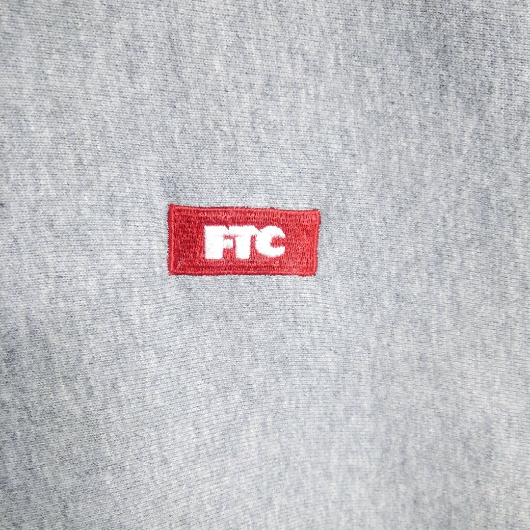 《FTC》small boxロゴ刺繍　裏起毛　プルオーバーパーカー　グレー×赤