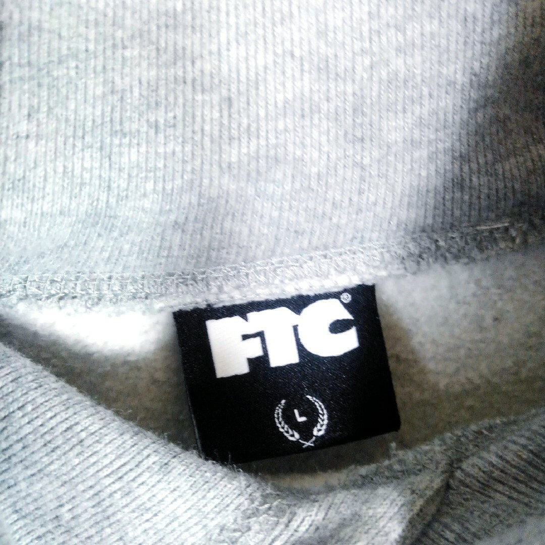 《FTC》small boxロゴ刺繍　裏起毛　プルオーバーパーカー　グレー×赤