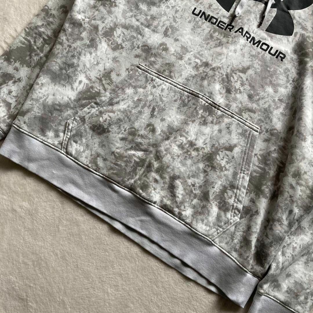 UNDER ARMOUR(アンダーアーマー)のUNDER ARMOUR プルオーバー パーカー 総柄 3XL ビッグロゴ メンズのトップス(パーカー)の商品写真