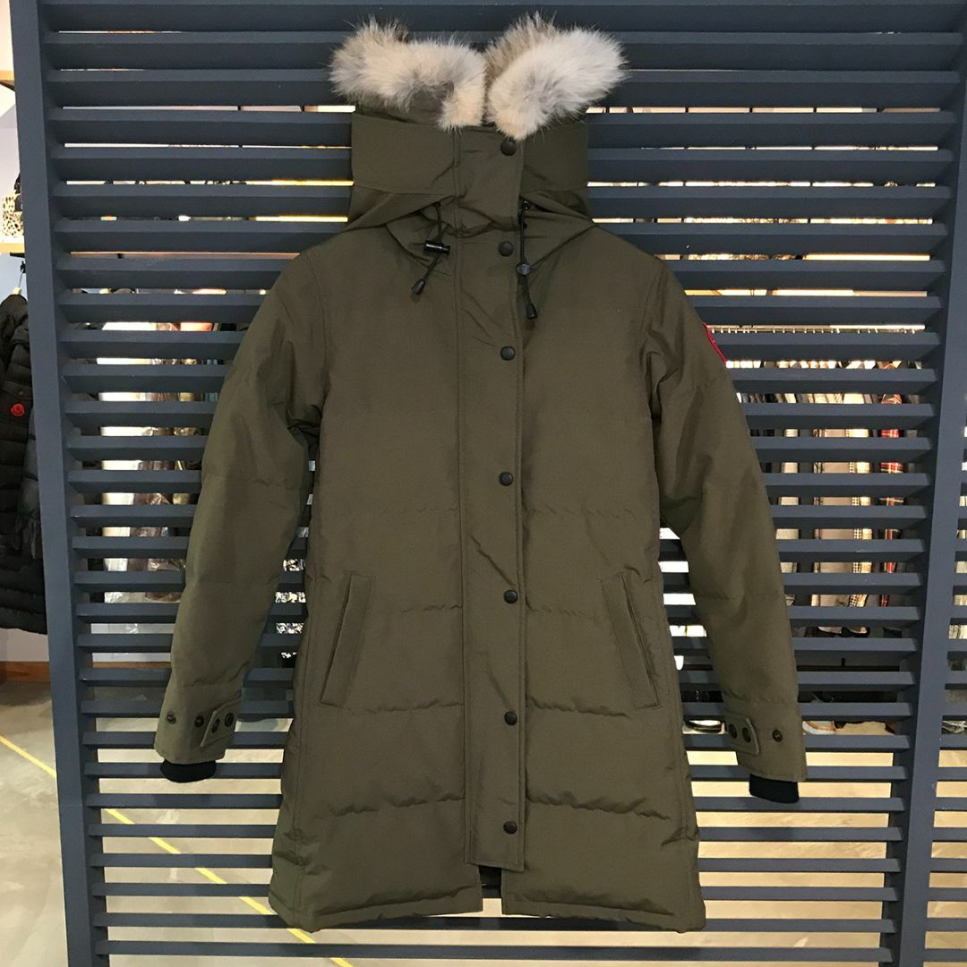 CANADA GOOSE(カナダグース)の新品同様 カナダグース シェルバーンパーカー ダウンコート カーキ XS レディースのジャケット/アウター(ダウンジャケット)の商品写真