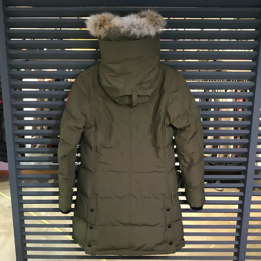 CANADA GOOSE(カナダグース)の新品同様 カナダグース シェルバーンパーカー ダウンコート カーキ XS レディースのジャケット/アウター(ダウンジャケット)の商品写真