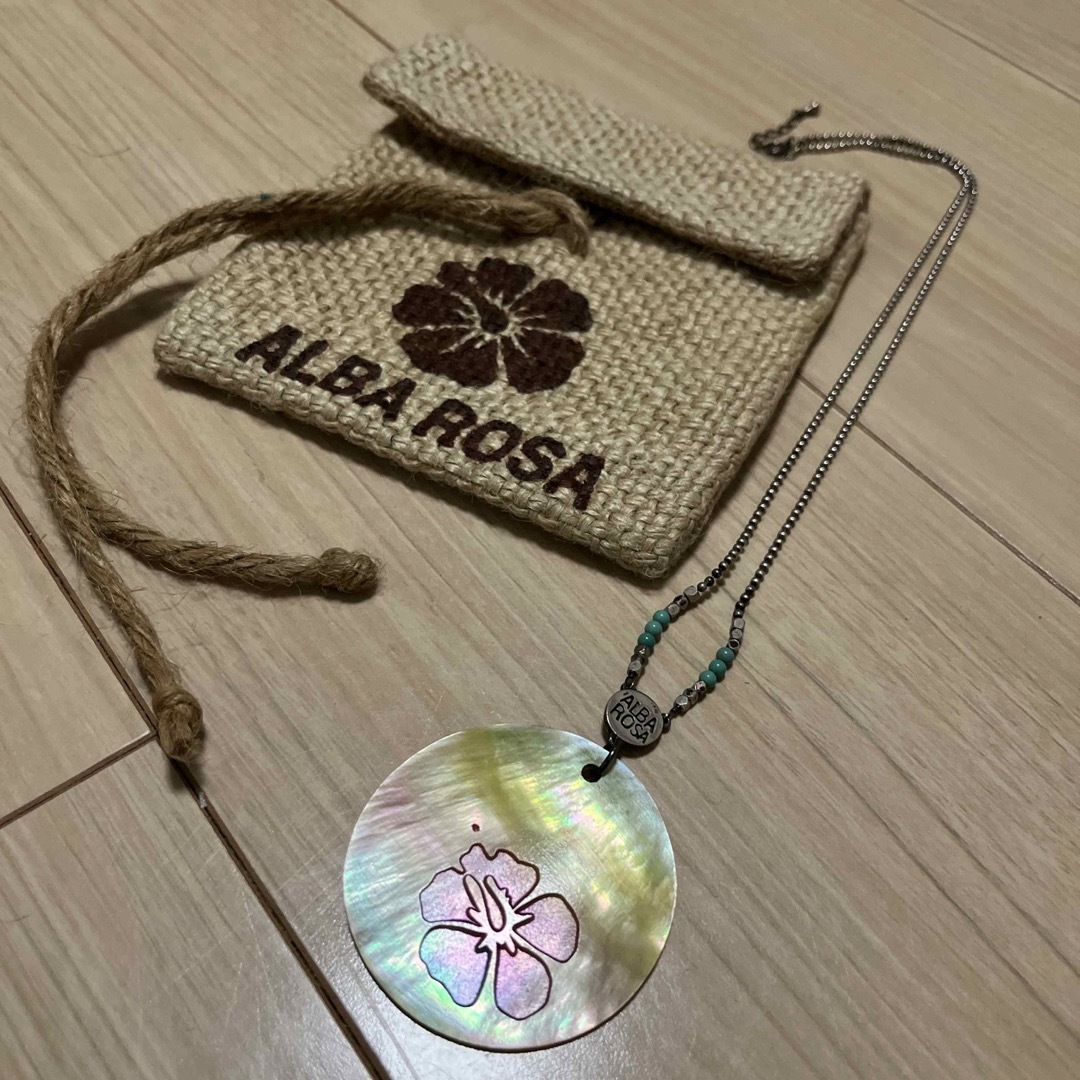 ALBA ROSA(アルバローザ)のアルバローザ　シェル　ネックレス　保存袋付 レディースのアクセサリー(ネックレス)の商品写真