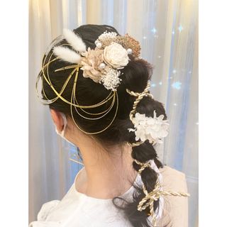 【新品・未使用】成人式　髪飾り　白ベージュ(ヘアアクセサリー)