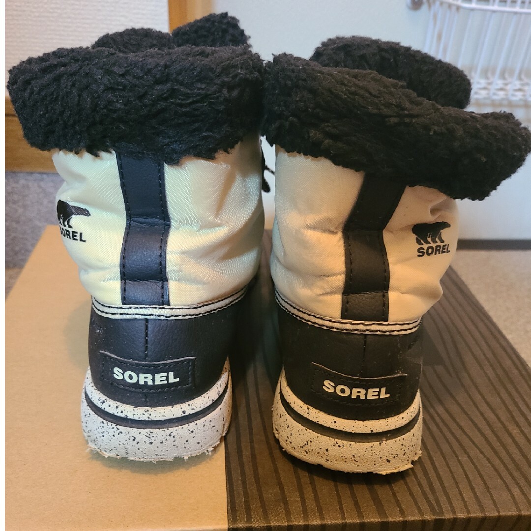 SOREL(ソレル)のSOREL　白×黒　ブーツ レディースの靴/シューズ(ブーツ)の商品写真