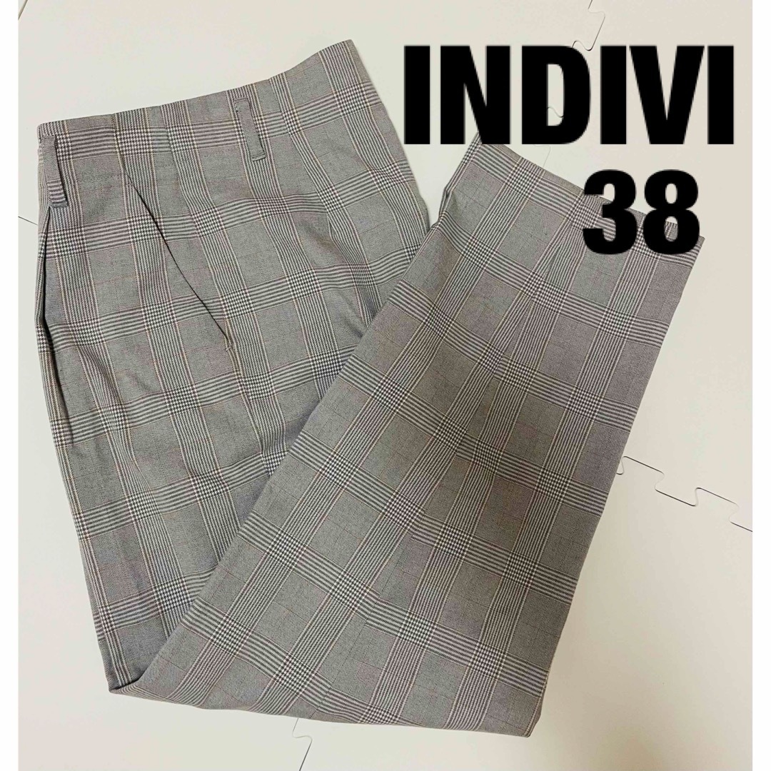 INDIVI(インディヴィ)の美品 インディヴィ タック ワイド パンツ 38 レディースのパンツ(カジュアルパンツ)の商品写真