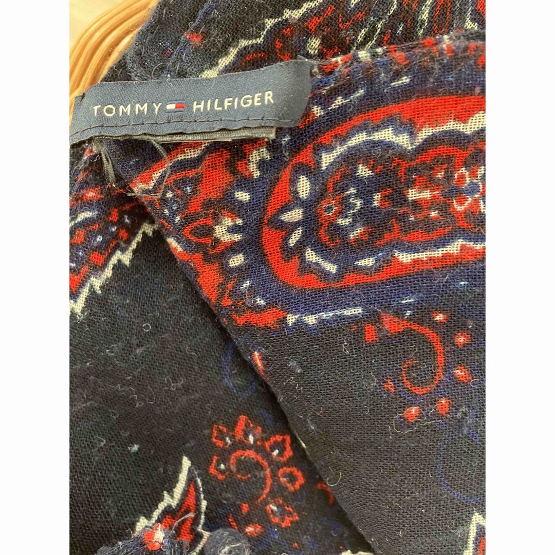 TOMMY HILFIGER(トミーヒルフィガー)のトミーヒィルフィガー🧣ストール レディースのファッション小物(ストール/パシュミナ)の商品写真