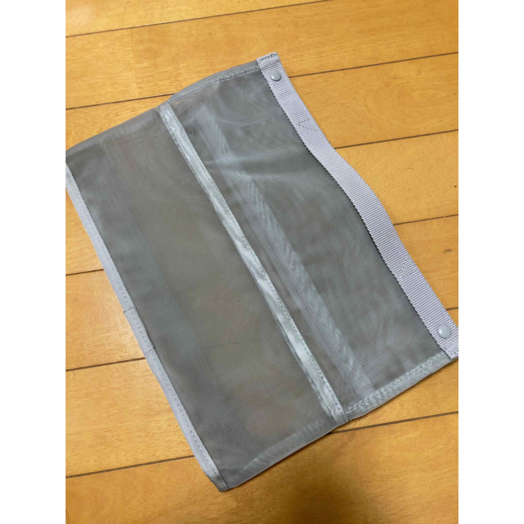 MUJI (無印良品)(ムジルシリョウヒン)の無印良品　ナイロンメッシュ自立する小物収納ケースＢ５サイズ用・グレー レディースのバッグ(その他)の商品写真