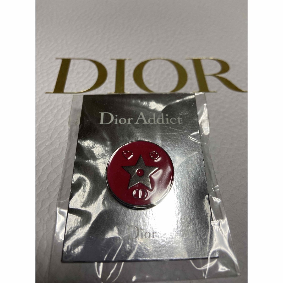 Dior(ディオール)のディオール　ピンバッジ コスメ/美容のコスメ/美容 その他(その他)の商品写真