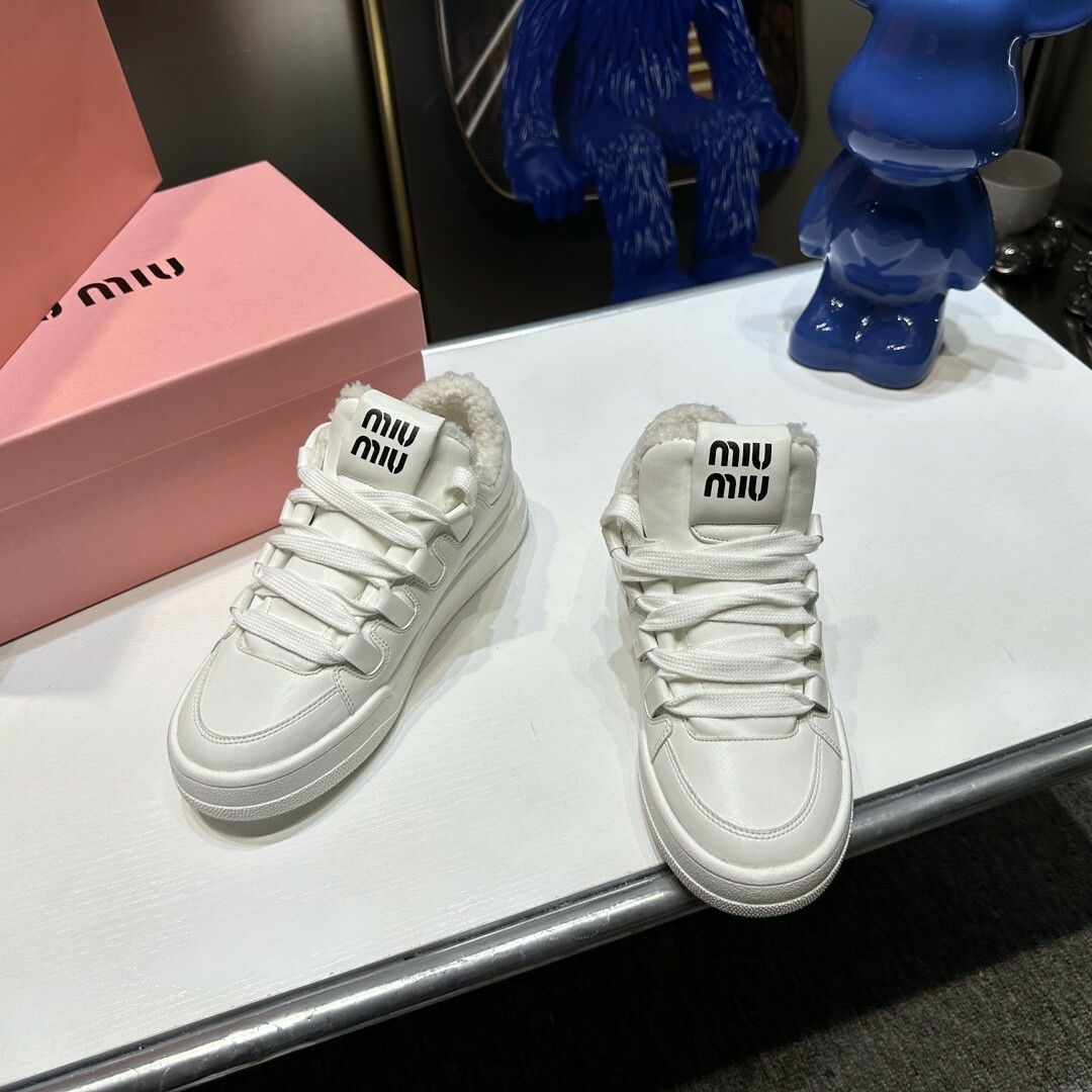 miumiu - ミュウミュウ miumiu スニーカー 二色の通販 by みり's shop ...