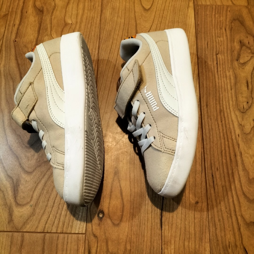 PUMA(プーマ)のPUMA　スニーカー　20cm ベージュ　プーマ キッズ/ベビー/マタニティのキッズ靴/シューズ(15cm~)(スニーカー)の商品写真