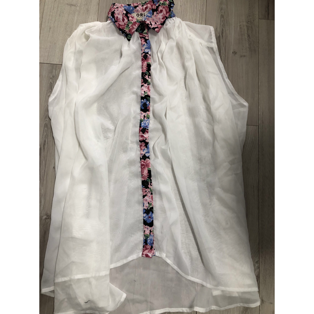 GRL(グレイル)の花柄襟切替シフォンノースリーブシャツホワイト レディースのトップス(シャツ/ブラウス(半袖/袖なし))の商品写真