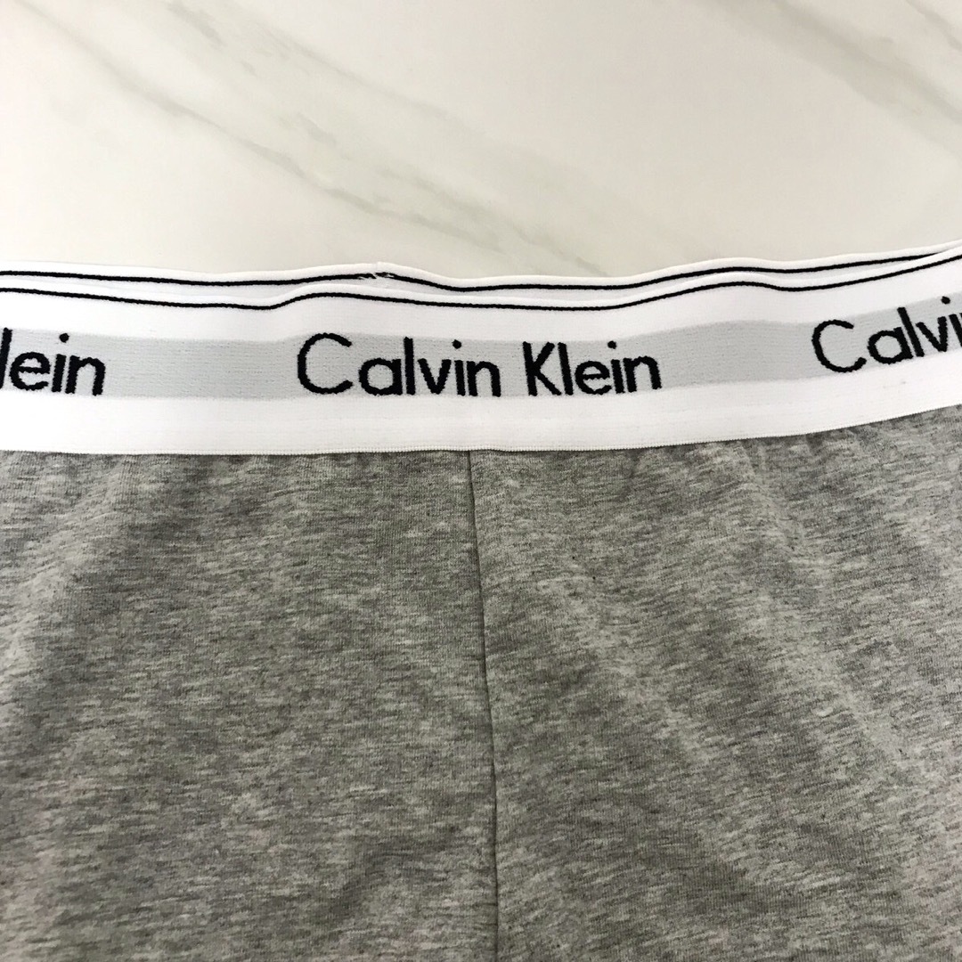 ck Calvin Klein(シーケーカルバンクライン)のカルバンクライン　ck ショートパンツ ブラック➕グレー 下着 Lサイズ レディースの下着/アンダーウェア(ショーツ)の商品写真