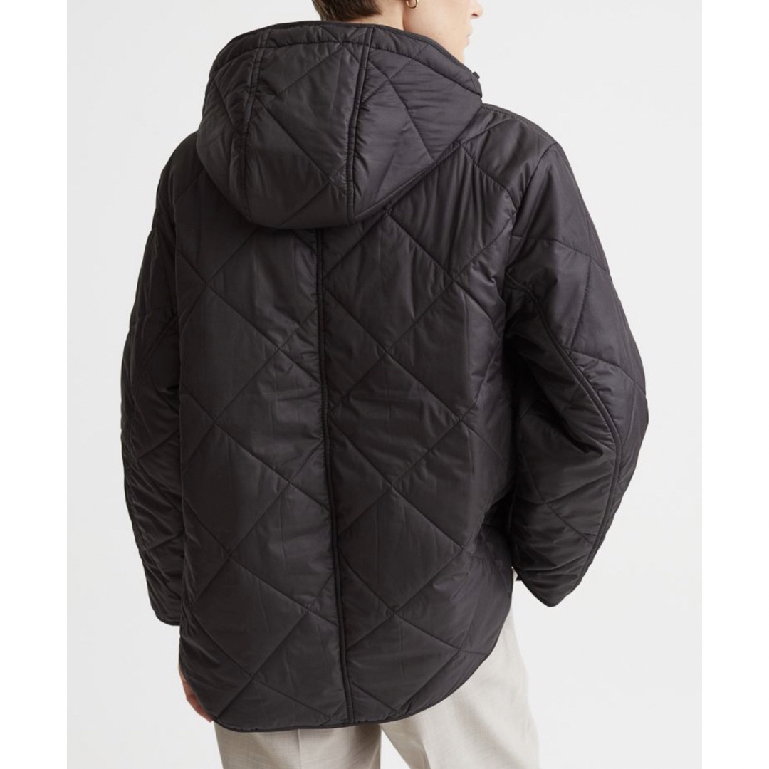 H&M(エイチアンドエム)の【新品】H&M  オーバーサイズ  キルティングジャケット レディースのジャケット/アウター(その他)の商品写真