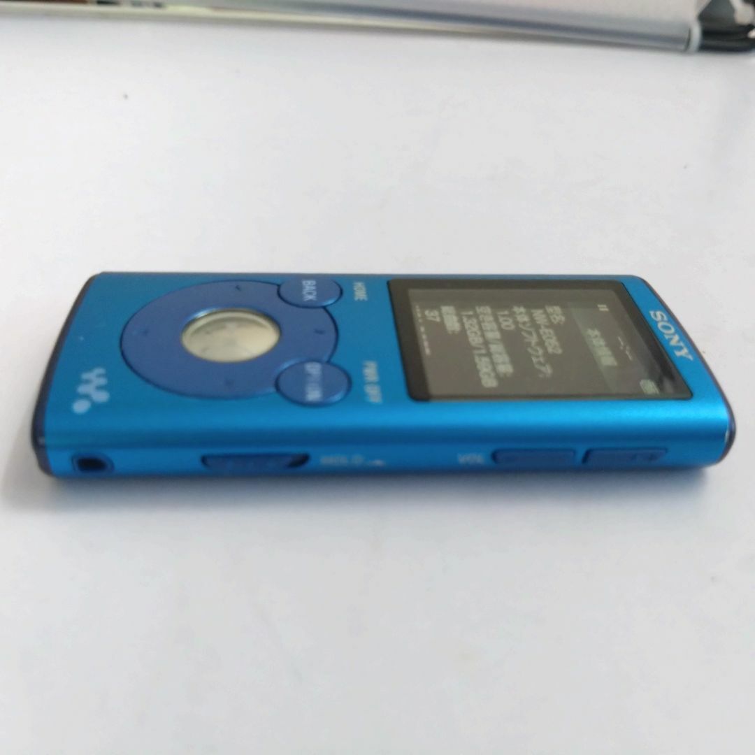 SONY(ソニー)のSONY NW-E052 2GB 青 Walkman 動作中古品 スマホ/家電/カメラのオーディオ機器(ポータブルプレーヤー)の商品写真