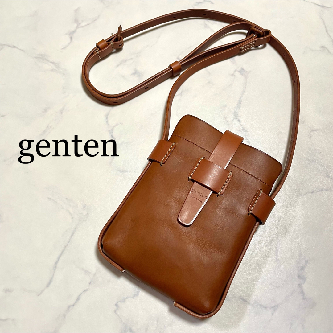 genten(ゲンテン)のゲンテン サドルベルト ヌオーバ 縦型コンパクトショルダーバッグ チャ キャメル レディースのバッグ(ショルダーバッグ)の商品写真