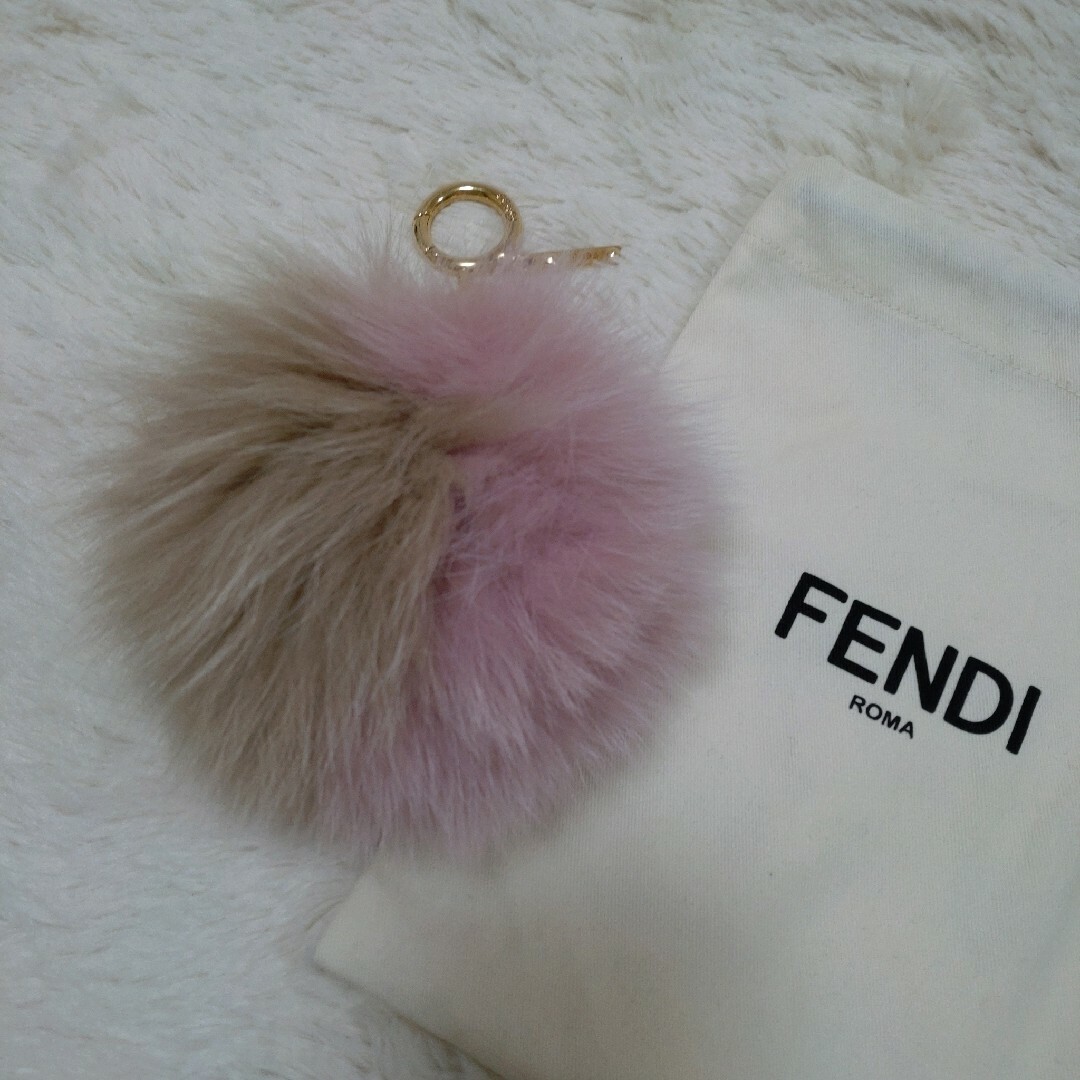 FENDI(フェンディ)のFENDI フェンディ ボンボン ファーバックチャーム キーホルダー ハンドメイドのファッション小物(バッグチャーム)の商品写真