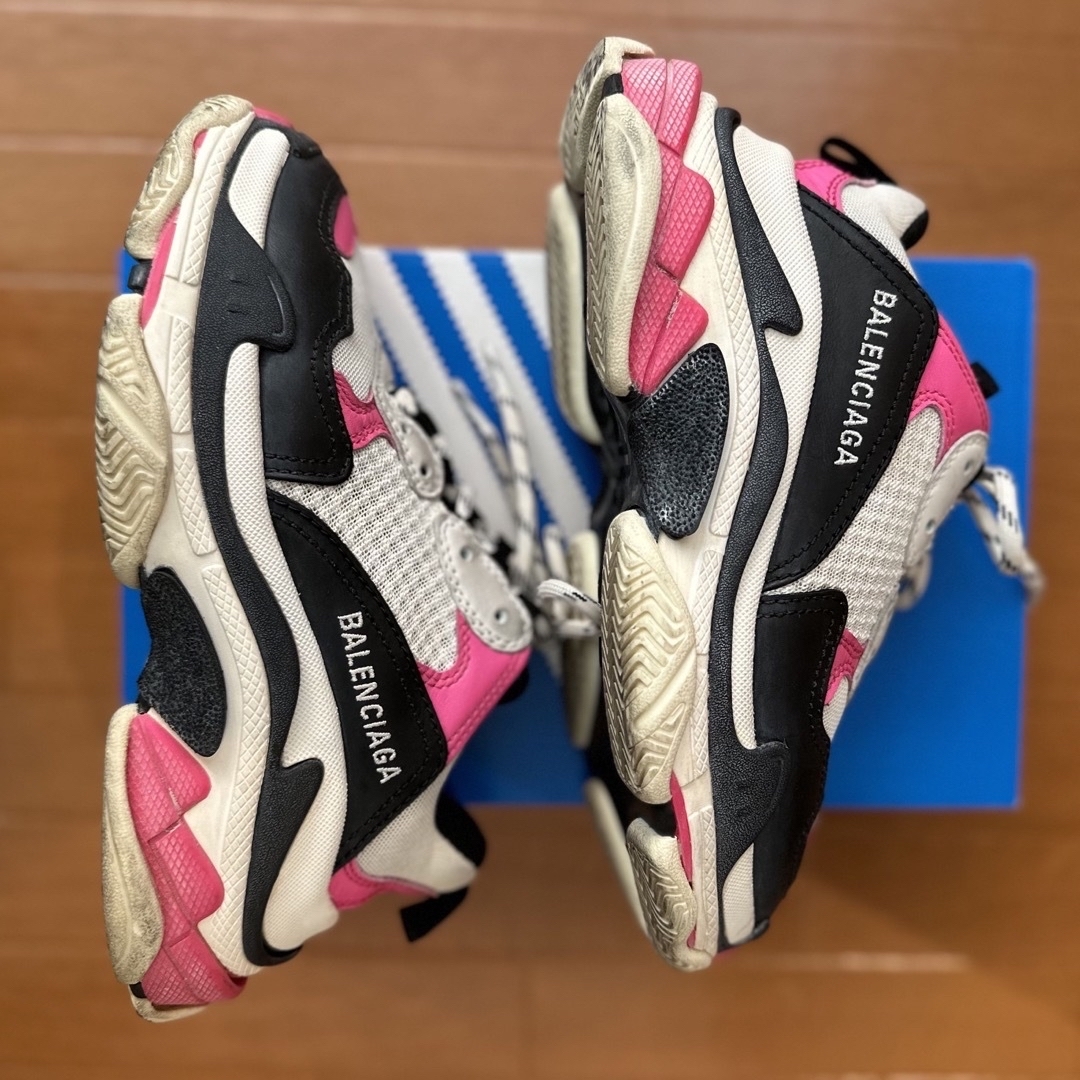 Balenciaga(バレンシアガ)の最終値下げBALENCIAGA triple s 35サイズ レディースの靴/シューズ(スニーカー)の商品写真