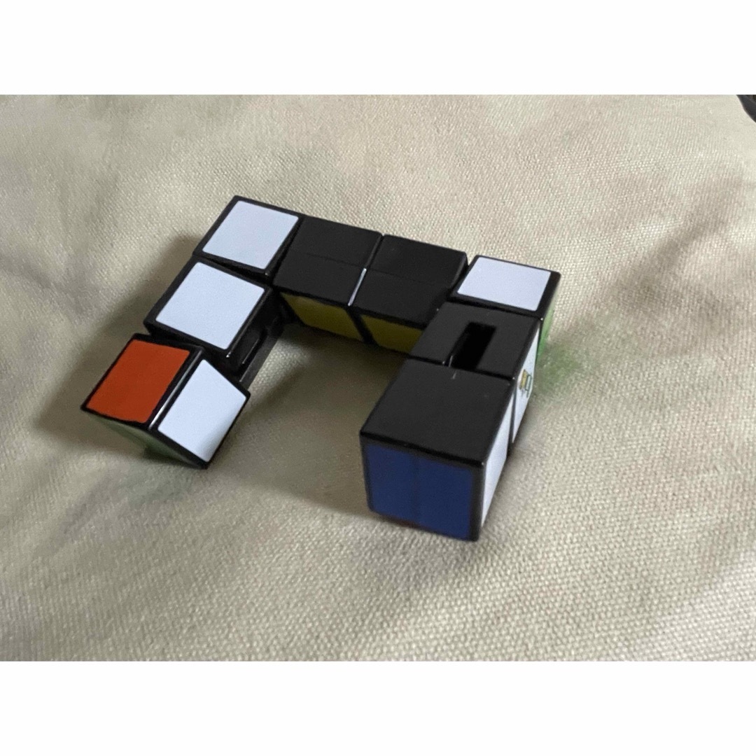ルービックキューブ似た品Rubiksです♪の通販　サイゴンチャン's　by　shop｜ラクマ　マクドナルド　ハッピーセットおもちゃ