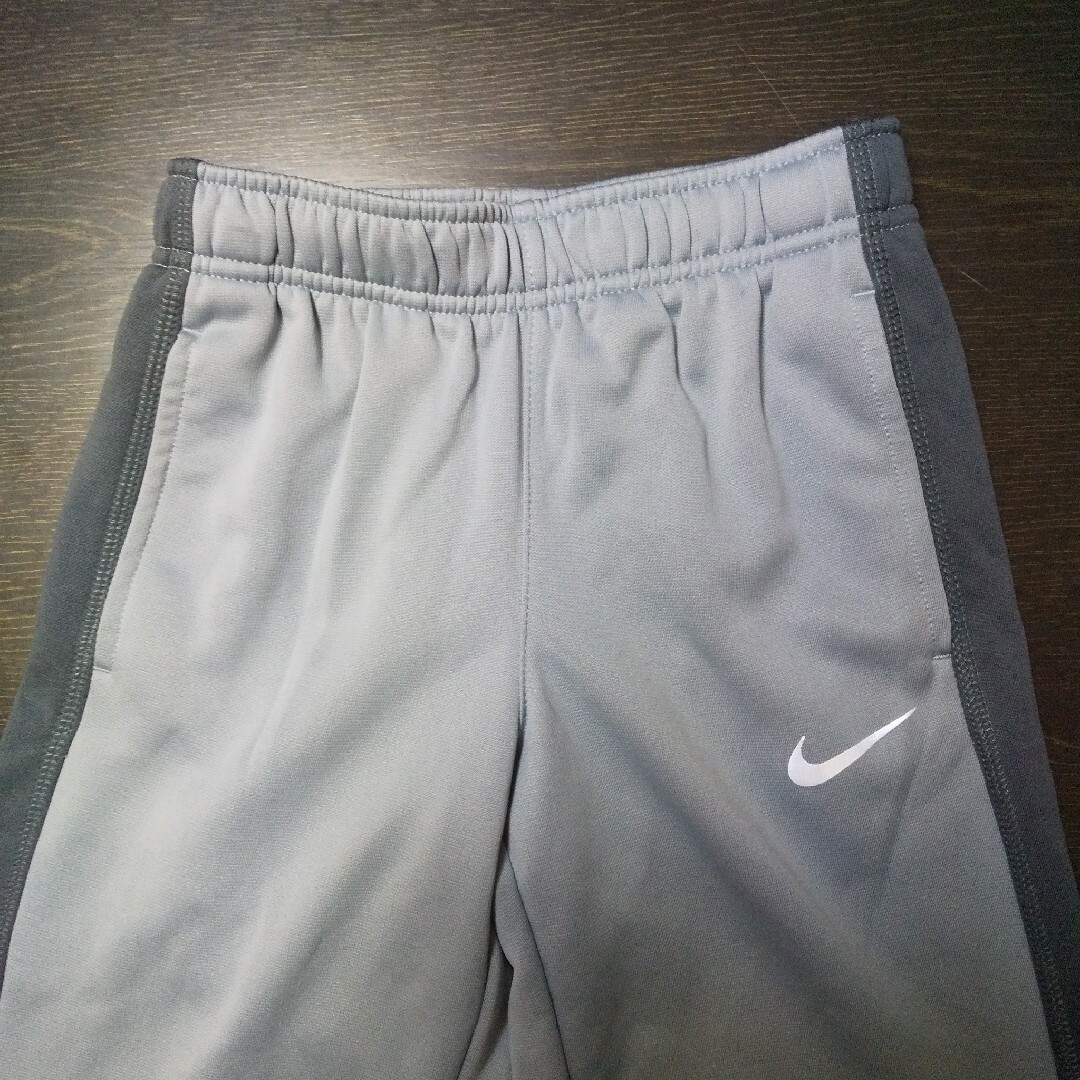 NIKE(ナイキ)のNIKEトレーニングパンツsize：XS130 キッズ/ベビー/マタニティのキッズ服男の子用(90cm~)(パンツ/スパッツ)の商品写真