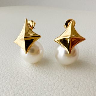 studs Pearl pierce スタッズパールピアス 高見えおしゃれ 韓国(ピアス)