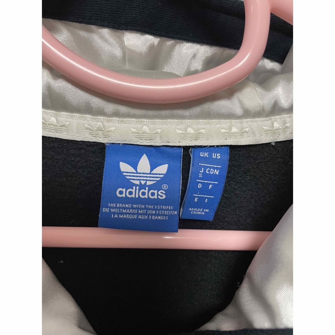 adidas(アディダス)のアディダス　正規店購入品　美品　Ｍ レディースのトップス(パーカー)の商品写真