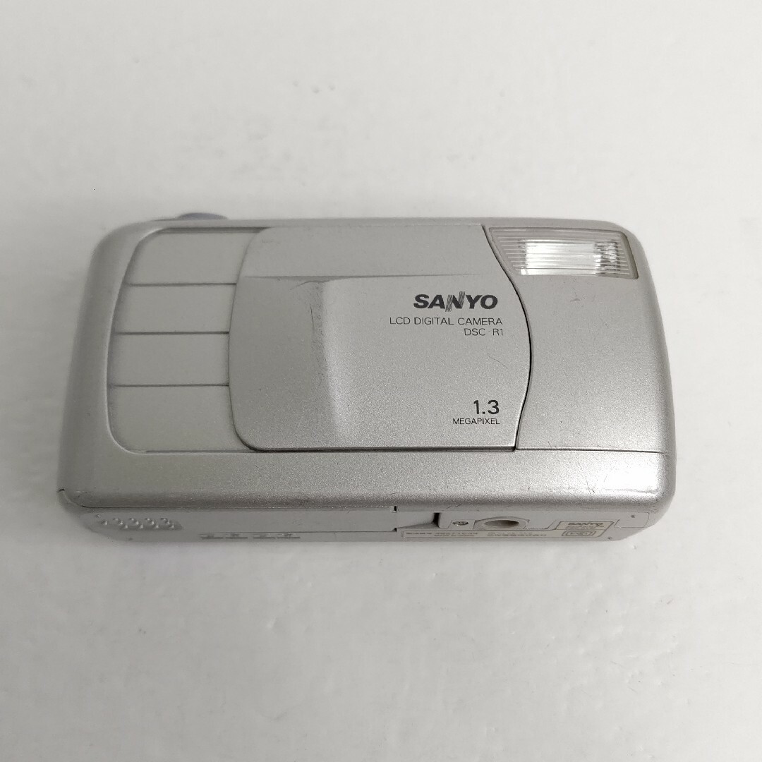 SANYO　DSC-R1 コンパクトデジタルカメラ　希少レトロ　サンヨー　電池式レトロ