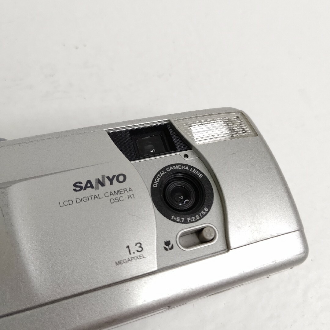 SANYO(サンヨー)のSANYO　DSC-R1 コンパクトデジタルカメラ　希少レトロ　サンヨー　電池式 スマホ/家電/カメラのカメラ(コンパクトデジタルカメラ)の商品写真