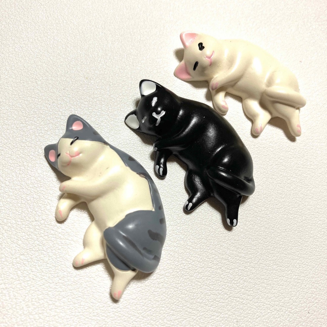 白猫　デコパーツ　3Dデコ　ねこ　置物 エンタメ/ホビーの美術品/アンティーク(彫刻/オブジェ)の商品写真