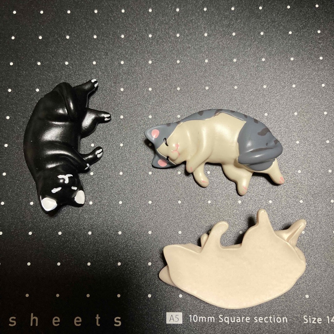 白猫　デコパーツ　3Dデコ　ねこ　置物 エンタメ/ホビーの美術品/アンティーク(彫刻/オブジェ)の商品写真