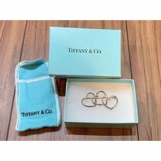 ティファニー(Tiffany & Co.)の【美品】TIFFANY&Co. トリプルハート　シルバー925 ブローチ(ブローチ/コサージュ)