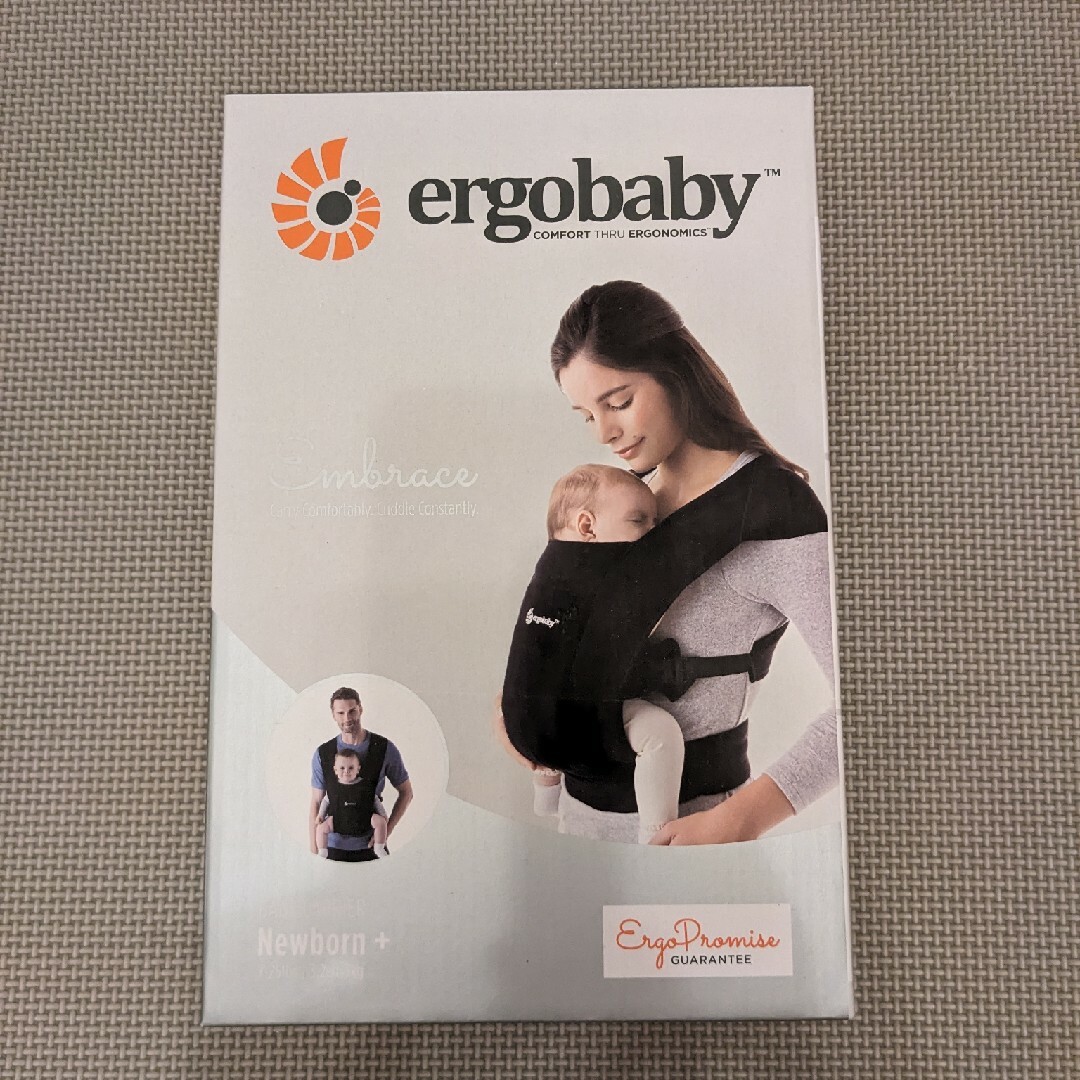 Ergobaby(エルゴベビー)のErgobaby EBC EMBRACE ブラック キッズ/ベビー/マタニティの外出/移動用品(抱っこひも/おんぶひも)の商品写真