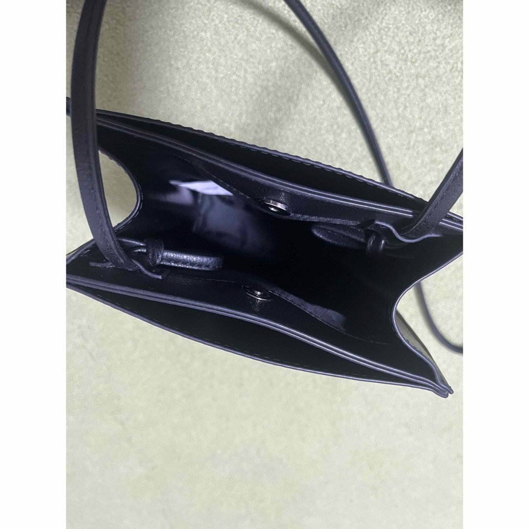 GU(ジーユー)のGU ショルダーバック  黒　 レディースのバッグ(ショルダーバッグ)の商品写真