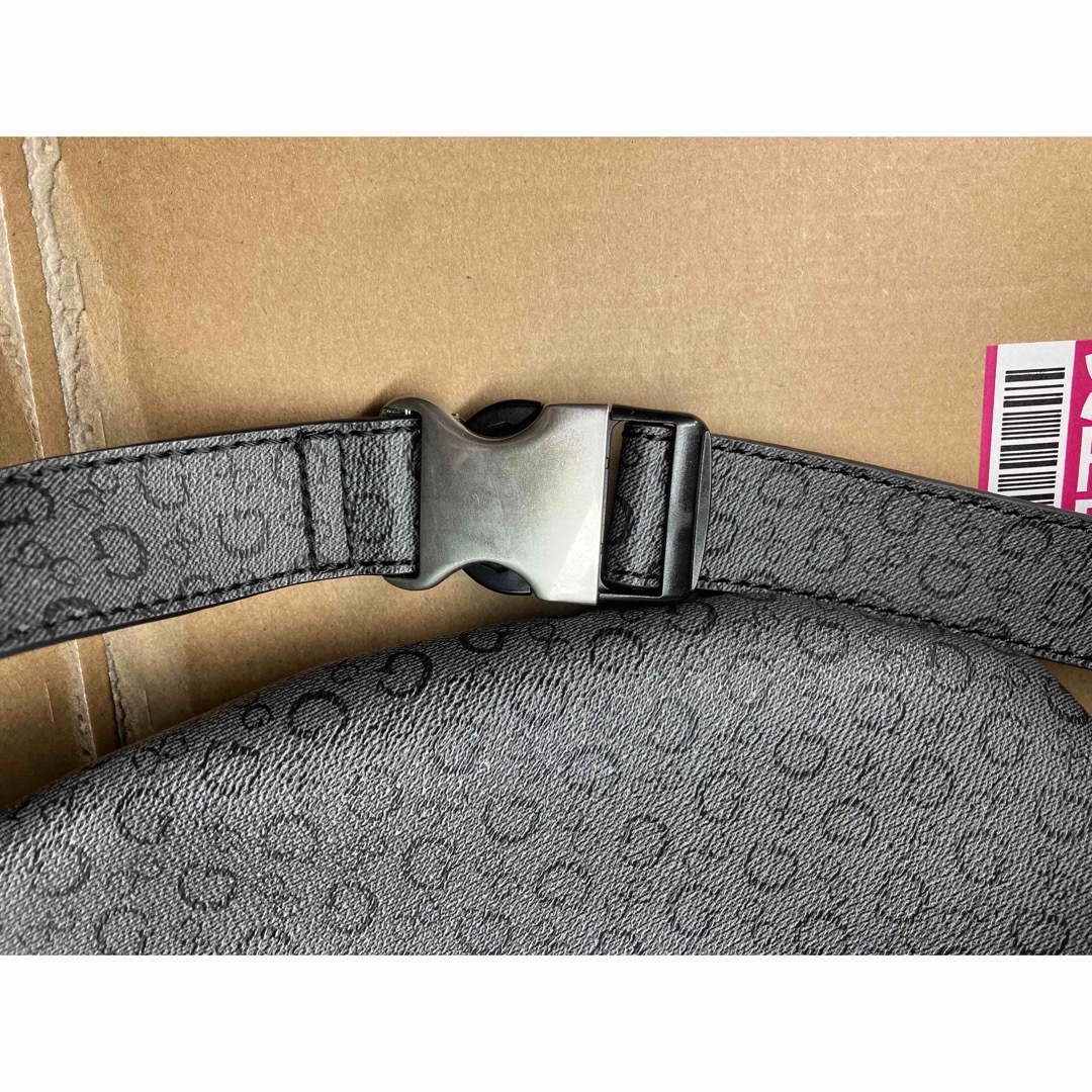 GUESS(ゲス)のguess ボディバッグ メンズのバッグ(ボディーバッグ)の商品写真