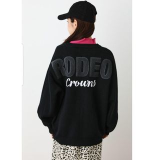 ロデオクラウンズワイドボウル(RODEO CROWNS WIDE BOWL)の完売品✩RODEO CROWNS✩RCWB☆ボアロゴアップリケニットカーディガン(ニット/セーター)