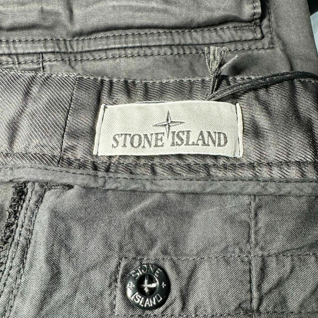 STONE ISLAND(ストーンアイランド)の新品格安 ストーンアイランド カーゴパンツ ブラック サイズ32 2023 メンズのパンツ(ワークパンツ/カーゴパンツ)の商品写真