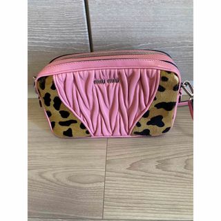 ミュウミュウ(miumiu)のmiumiu ショルダーバッグ(ショルダーバッグ)