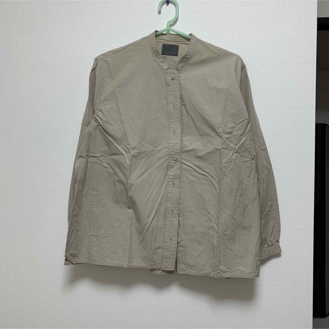nest Robe(ネストローブ)のオローネ トリムスタンドシャツ ベージュ レディースのトップス(シャツ/ブラウス(長袖/七分))の商品写真