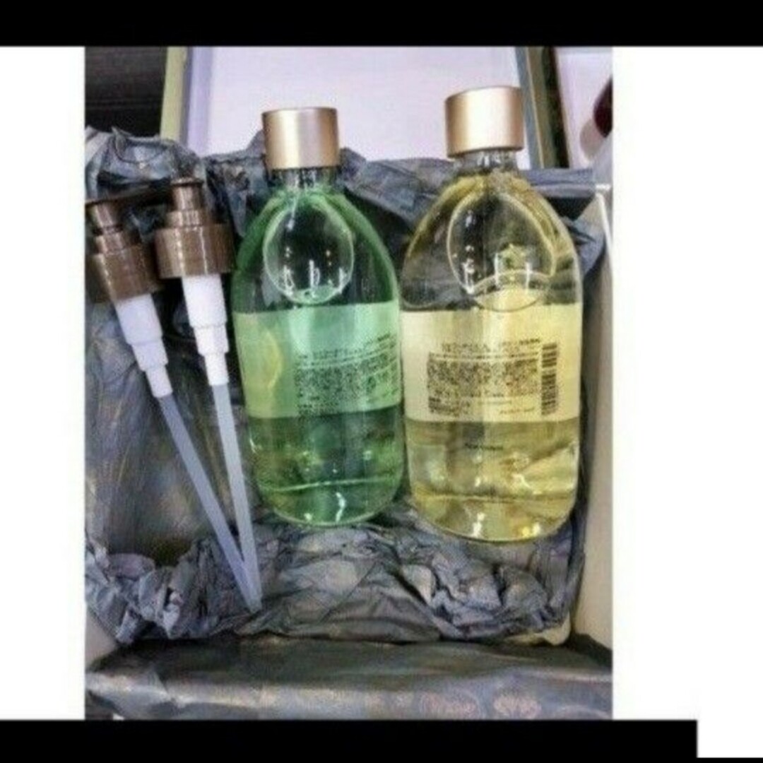 SABON(サボン)のSABON シャワーオイル 　500ml　2本( 専用ポンプ付) コスメ/美容のボディケア(ボディソープ/石鹸)の商品写真