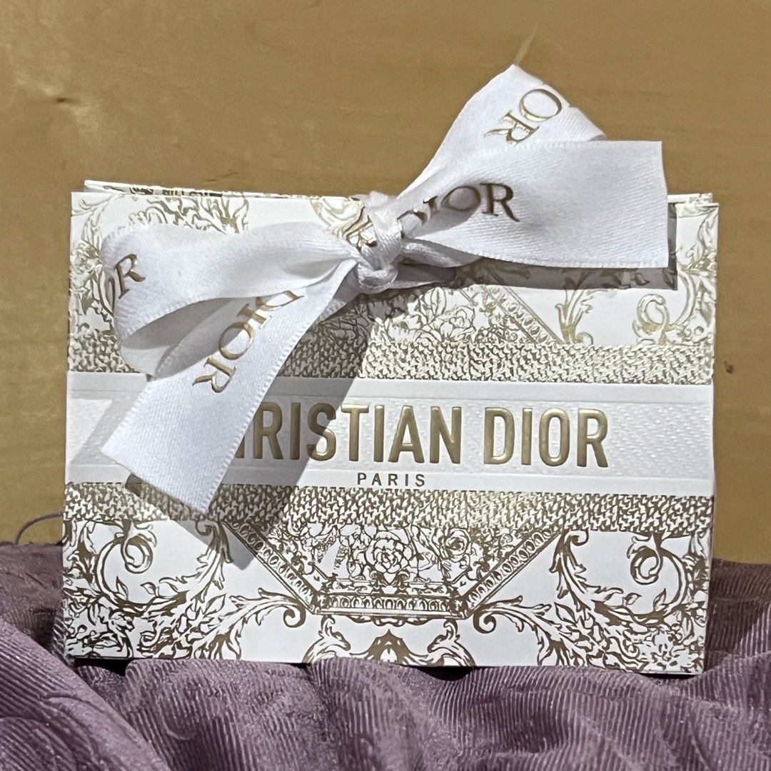 Dior(ディオール)の限定★小【ディオール】DIOR★2023★ホリデー★ギフトボックス★ショッパー レディースのバッグ(ショップ袋)の商品写真