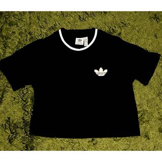 アディダス(adidas)のadidas Tシャツ(Tシャツ(半袖/袖なし))