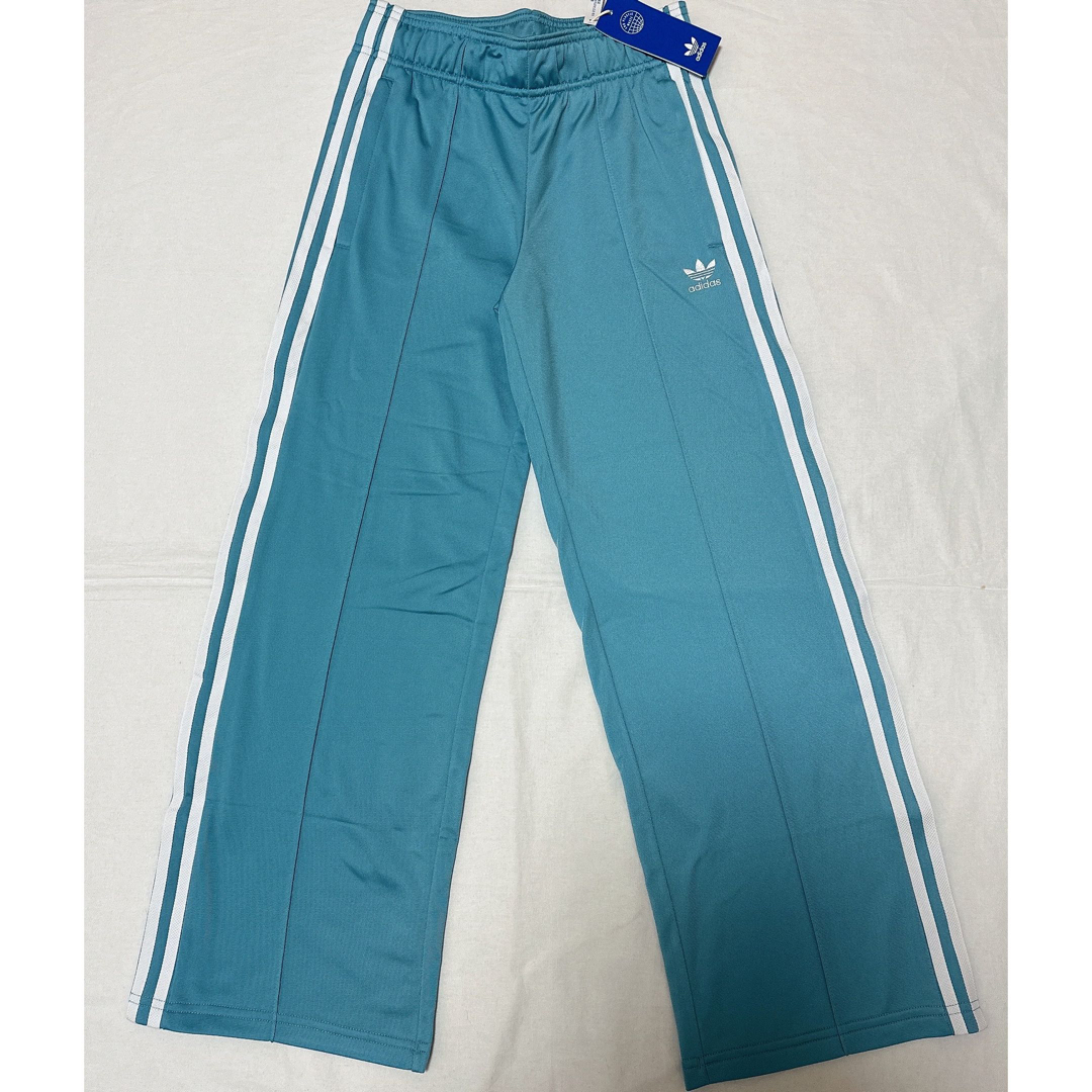 Originals（adidas）(オリジナルス)の新品　140  アディダス　オリジナルス　トレフォイル　パンツ　ジャージ キッズ/ベビー/マタニティのキッズ服男の子用(90cm~)(パンツ/スパッツ)の商品写真