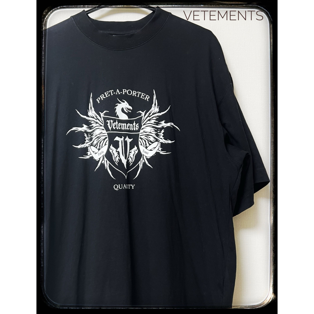 【VETEMENTS】 tシャツダブルバッジグラフィックコットン100%状態