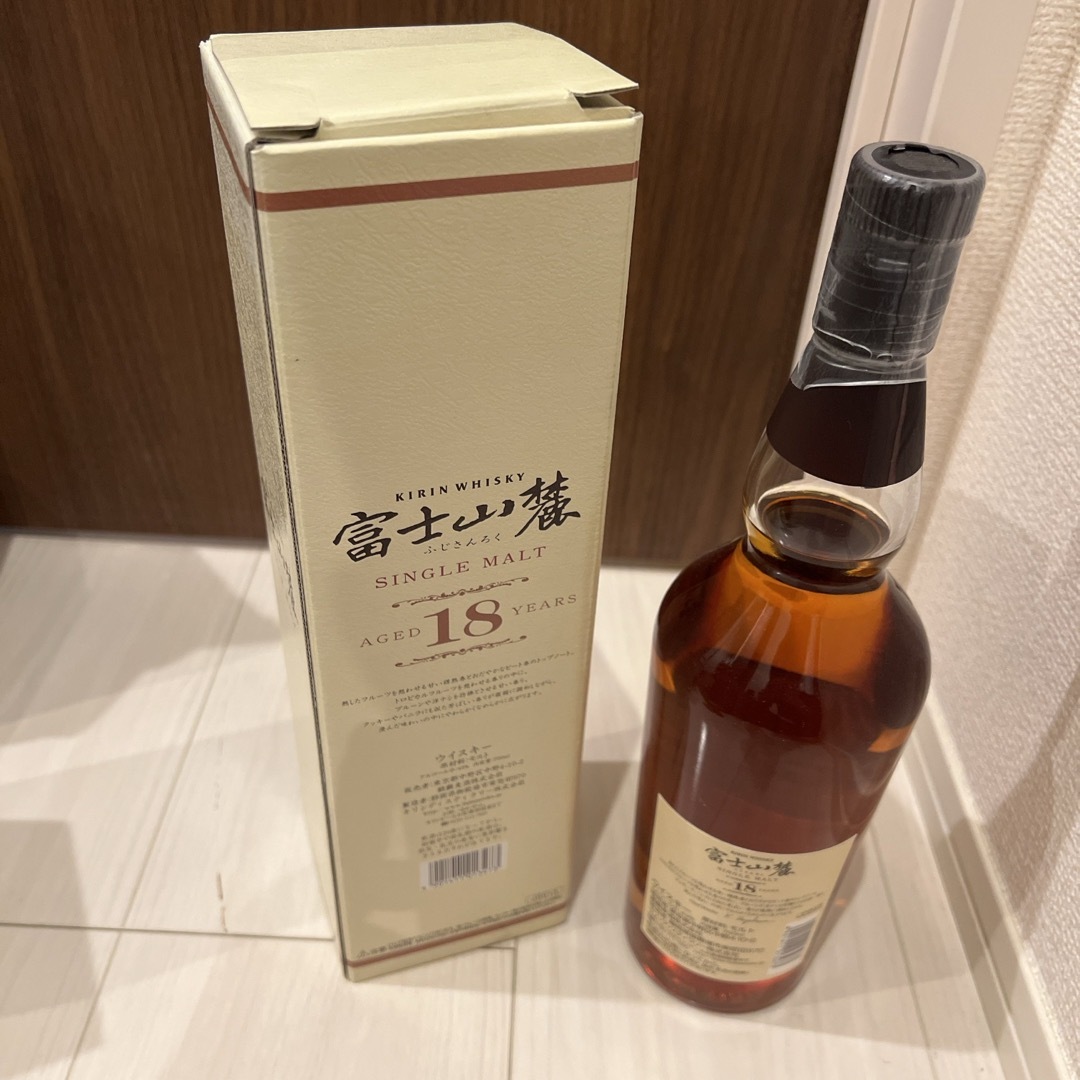 キリン(キリン)の美品　未開封　富士山麓　18年　箱付き　国産　ウイスキー　 食品/飲料/酒の酒(ウイスキー)の商品写真